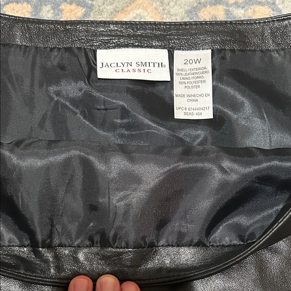 Jaclyn Smith Black leather Skirt - Picture 2 of 4